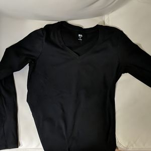 Uniqlo black base t